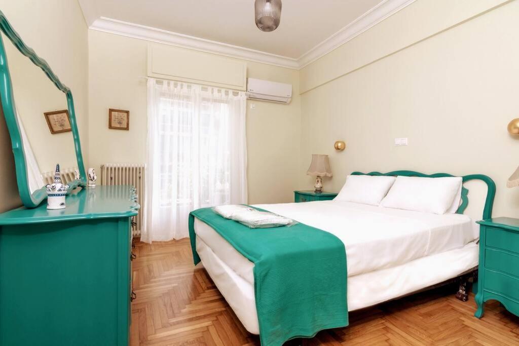 Iphigenia 2 Bedroom Retro Downtown Apartment Atenas Exterior foto